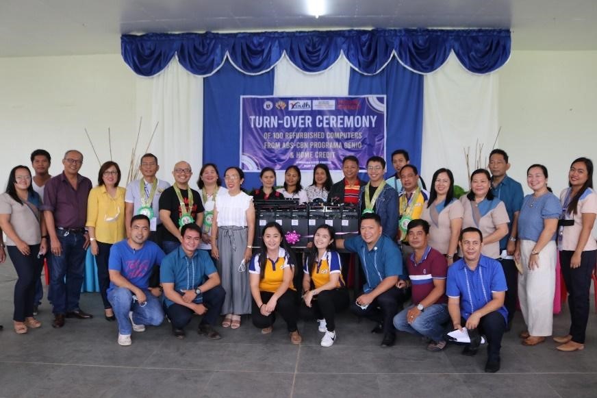 Home Credit Donates 100 Computer Units to 14 National High Schools in Capiz