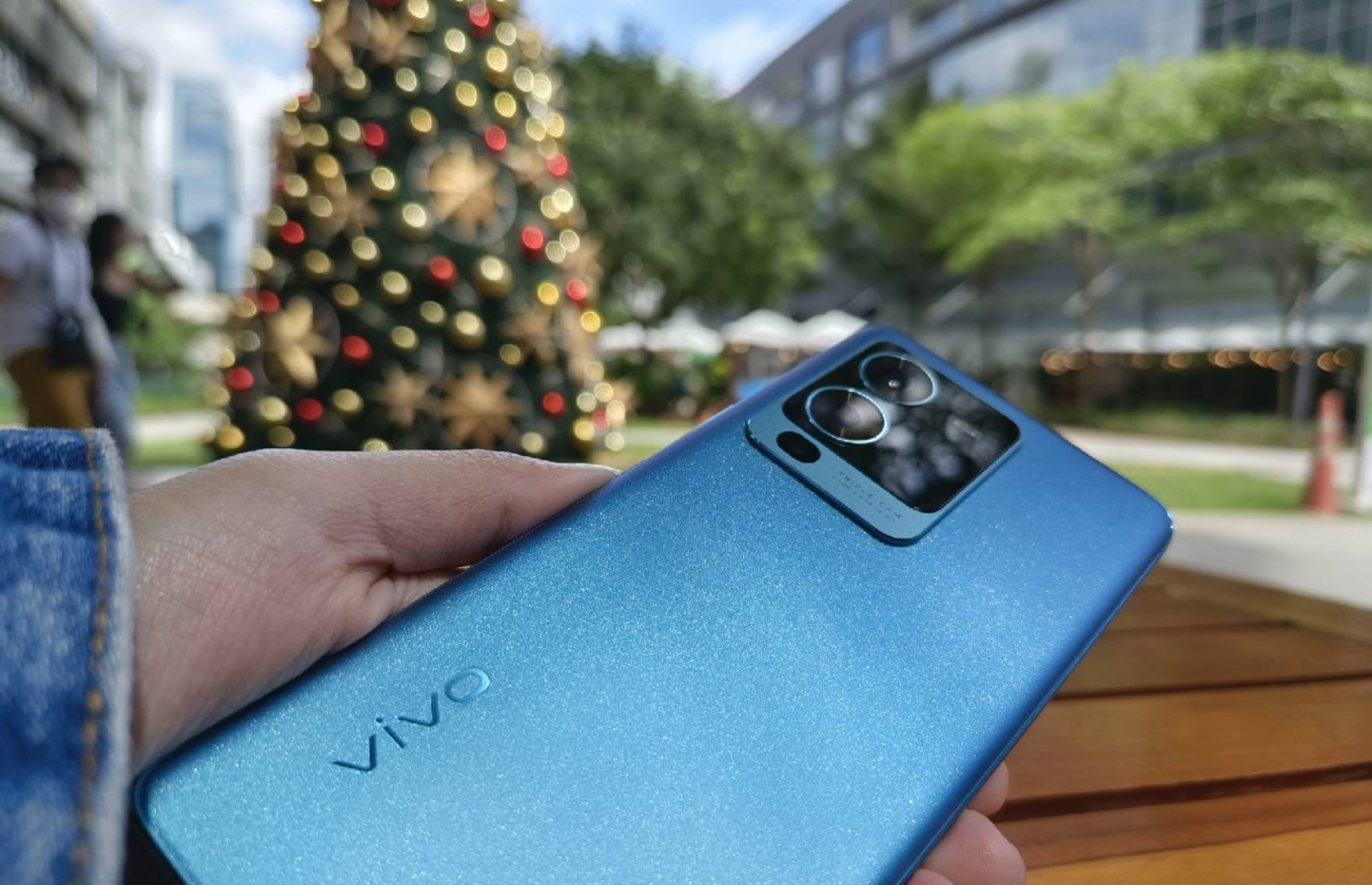 Complete Your Early Christmas Shopping with vivo V25 Series