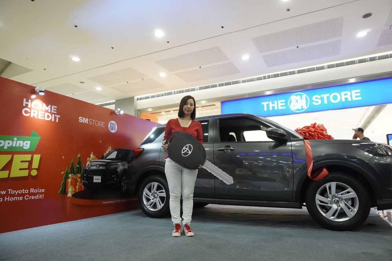 Home Credit, SM Store Award Brand-New Toyota Raize to Lucky Winner of Holiday Shopping cRAIZE